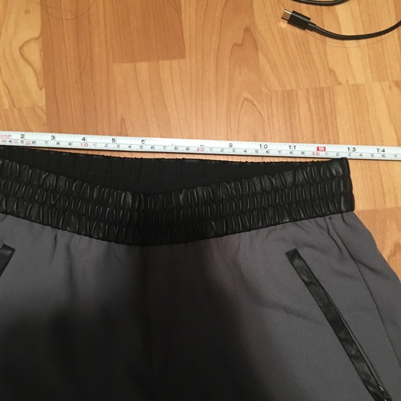 Banana Republic Faux-Leather Drapey pants (2P) - Picture 5 of 11